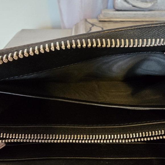 Prada Very Rare Heart Embellished Zippy Wallet.Limited Edition.EUC.W/COA - Picture 8 of 14